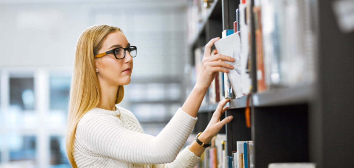 girl-at-library